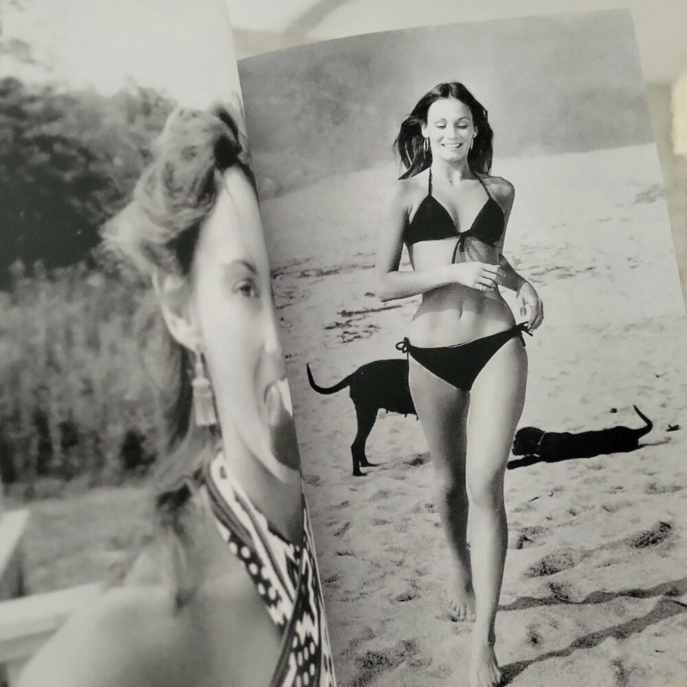 Barbara Leigh Vampirella Photo Book Images Rare Pictorial Collection 5"x7" - Picture 7 of 9